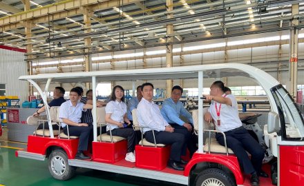 青岛市委常委、副市长王波一行到九游会J9考察调研